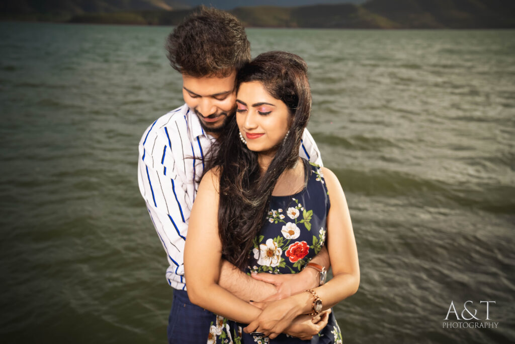 Akash & Komal's Best Prewedding shoot at Satara near Lake
