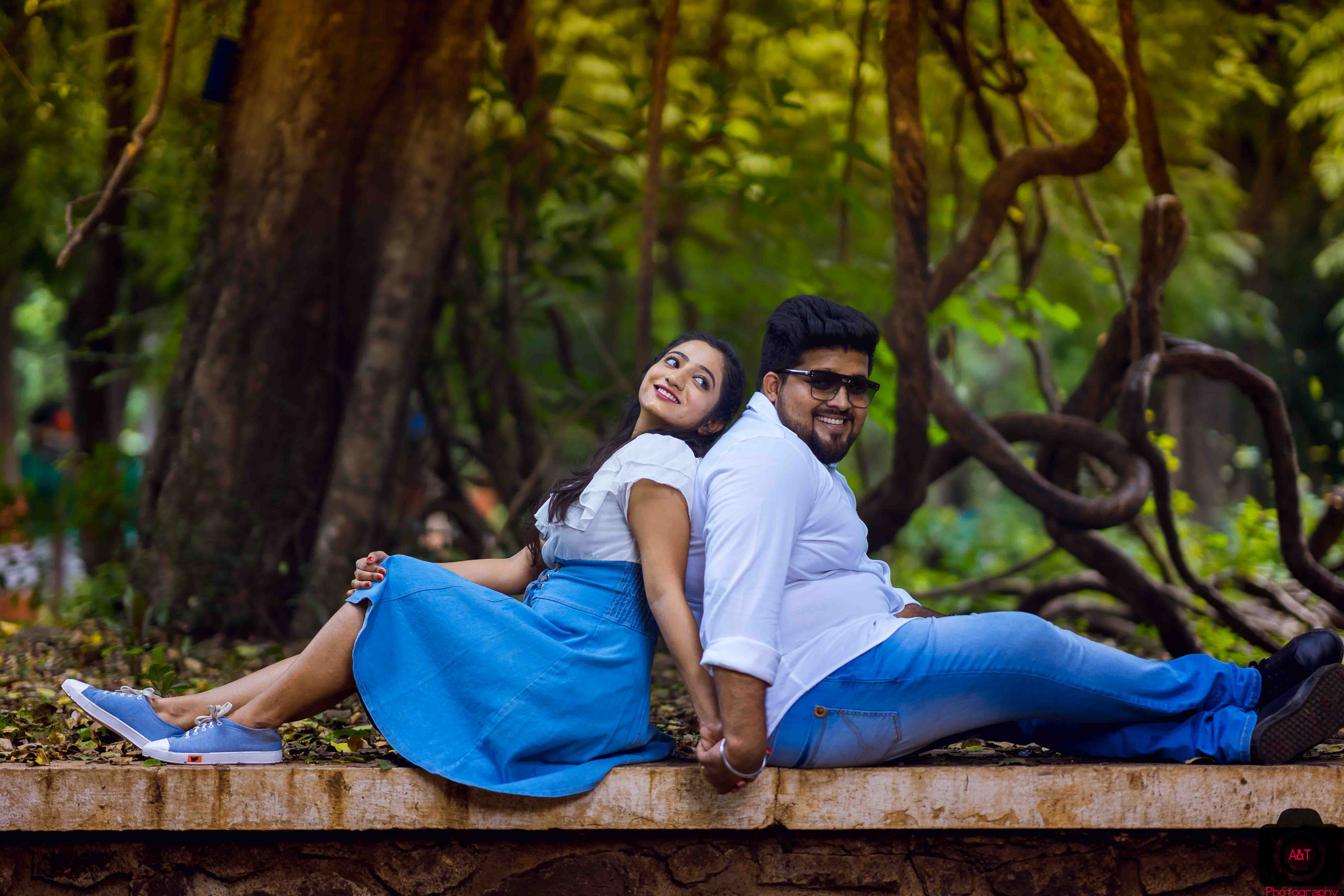 Lifestyle coupleshoot of Namrata & Anuraj in Pune, India where they are seating on bench
