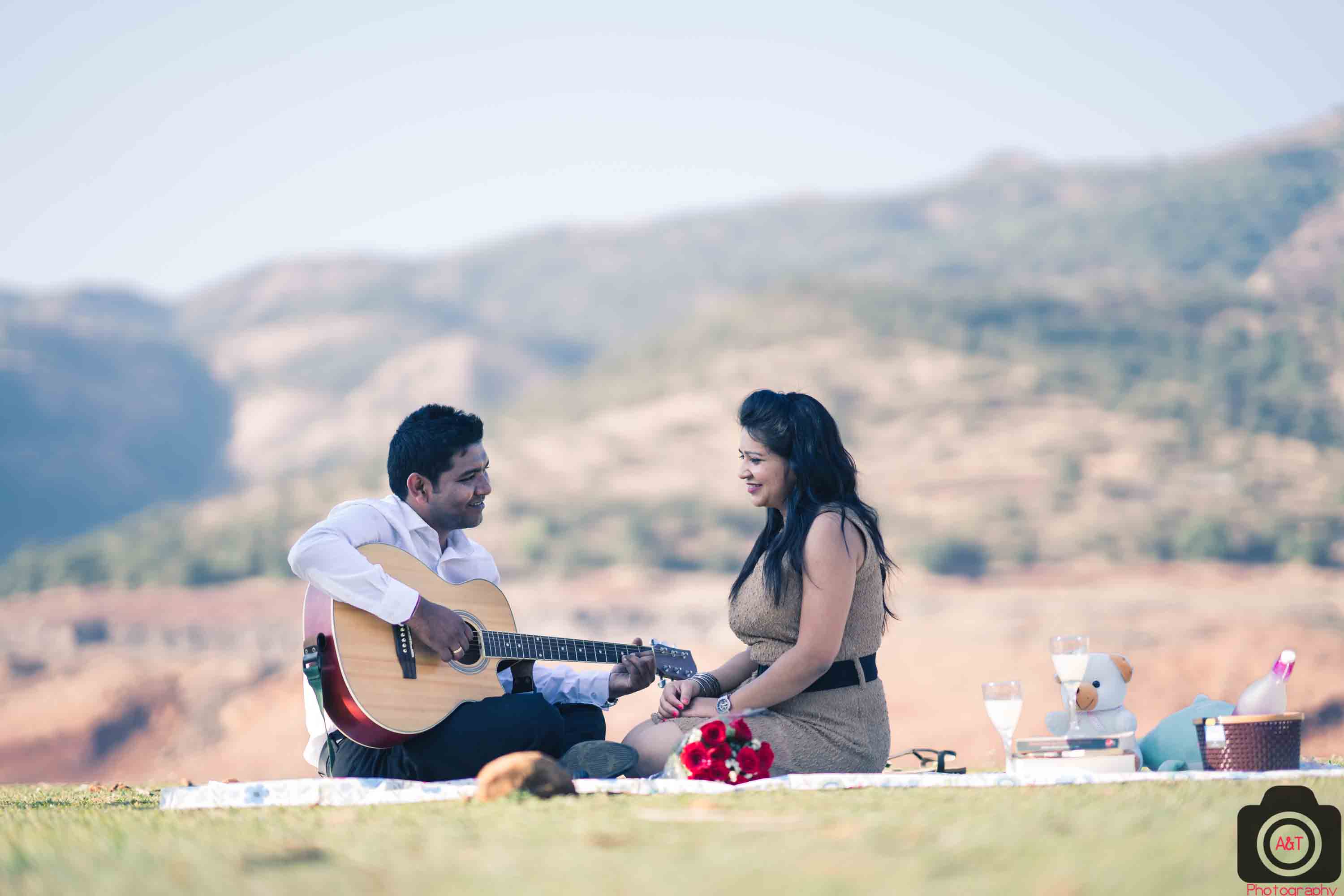 Ajit & Monika Pre Wedding in Lavasa : The picnic theme pre wedding poses 2