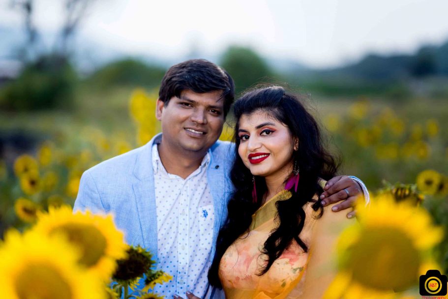 Tanushi & Mohit's DDLJ Theme Pre-wedding Photoshoot in Saree at Pune, India
