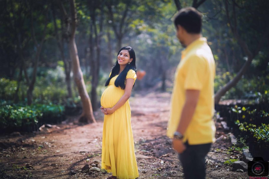 New Poses for maternity photoshoot|Rajani looking at Dhananjay in maternity photoshoot at Pune|India