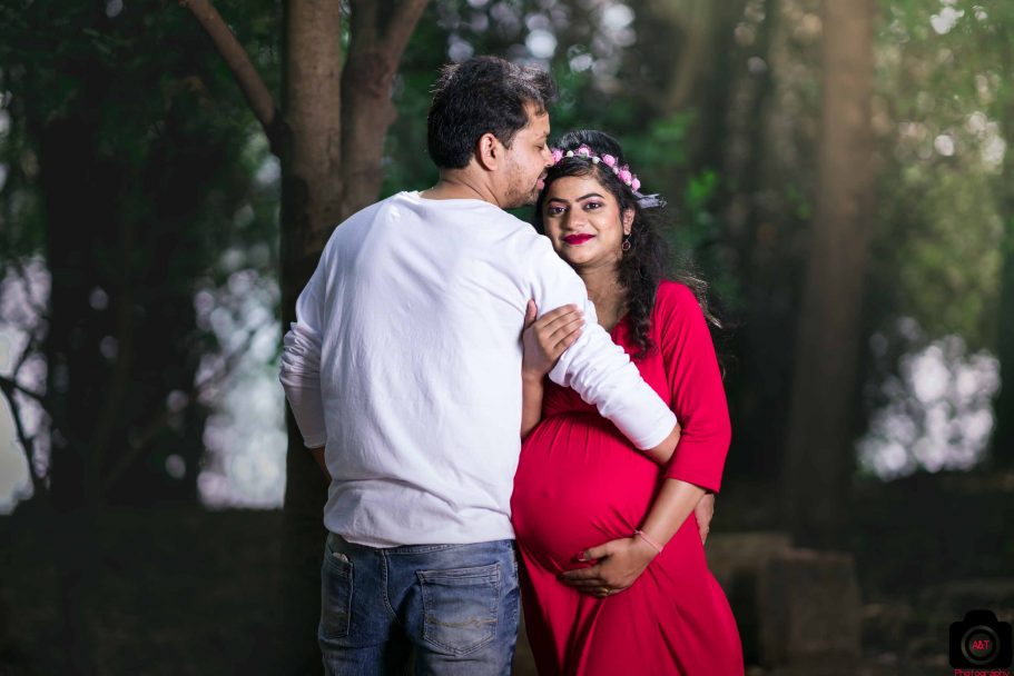 Best Maternity Photoshoot Forehead kiss Poses of Couple from Pune, India
