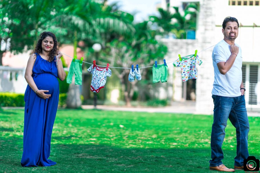 Maternity in Garden| Showing baby costumes| Best Maternity Photoshoot in Pune