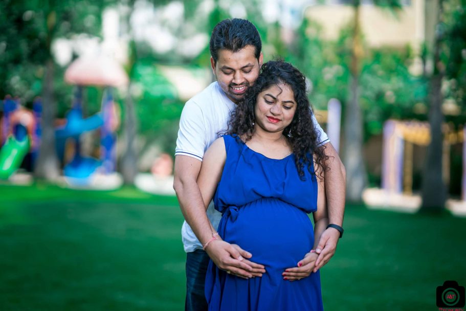 Maternity in Garden| Sweet and simple maternity popses| Best Maternity Photoshoot in Pune