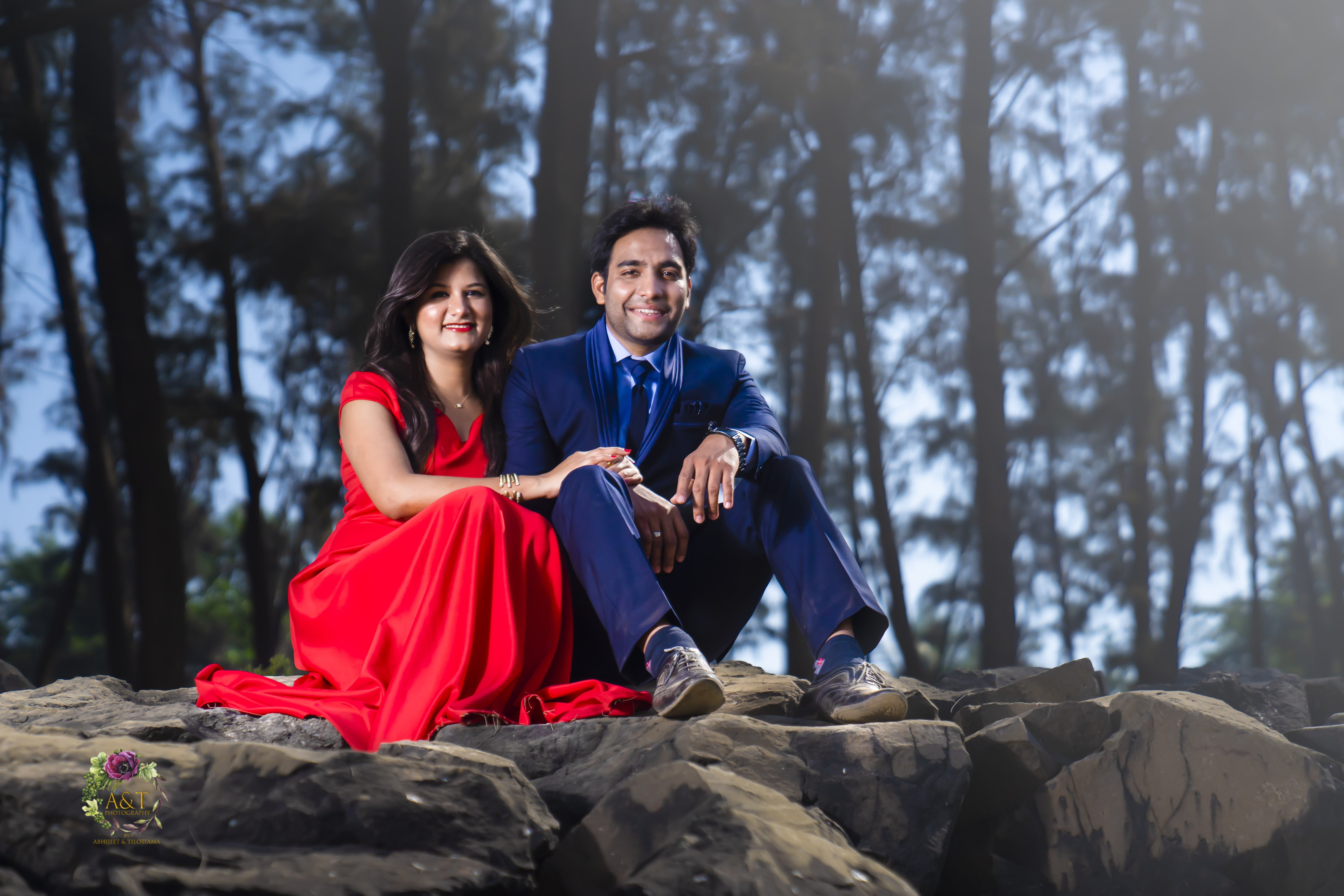 Nitin & Manika Seating on Rocks near Beach|Pre-wedding Photographer in Pune|Mumbai|India