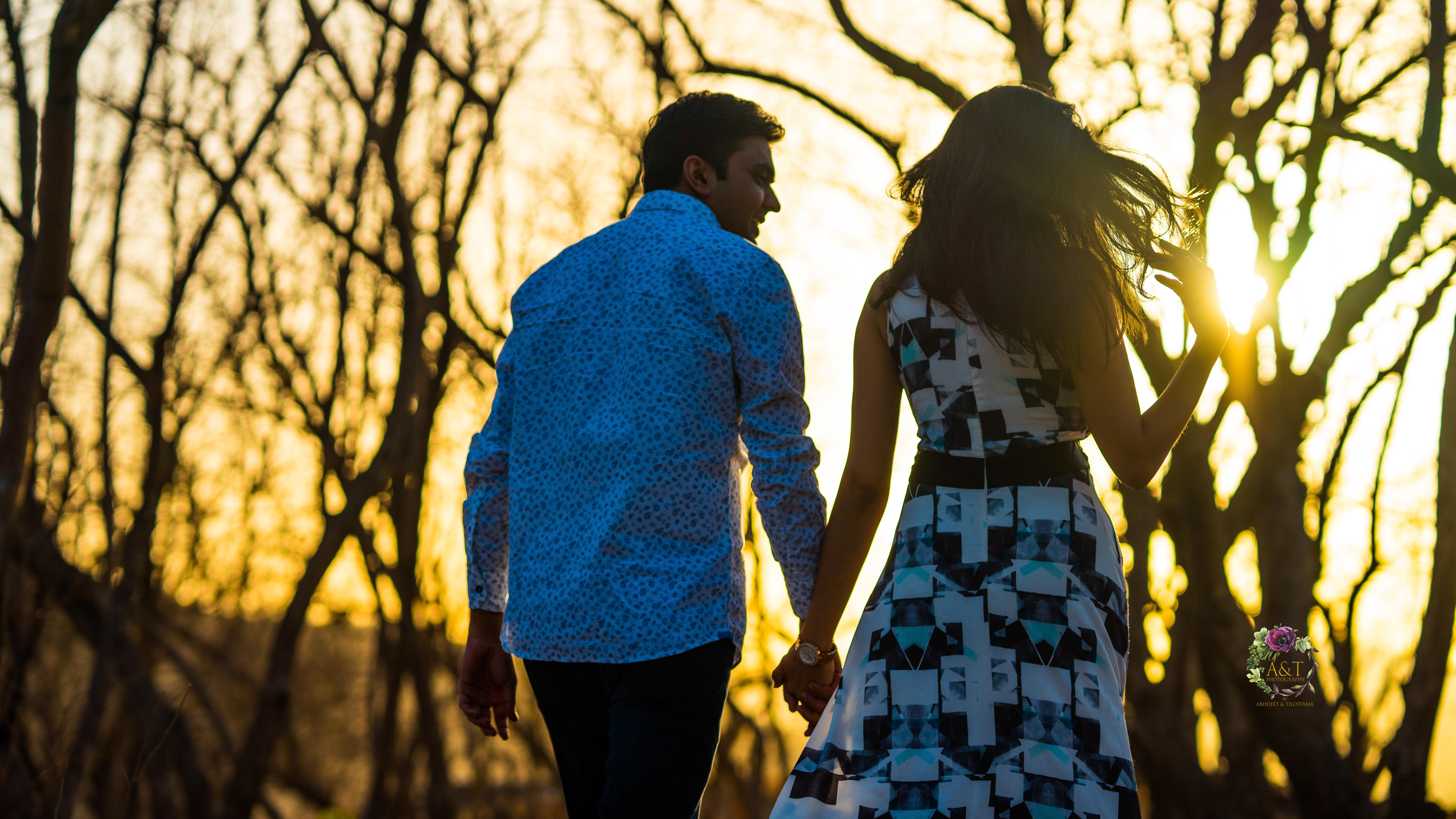 Sunset Pre-wedding Poses by best wedding photographer in Pune