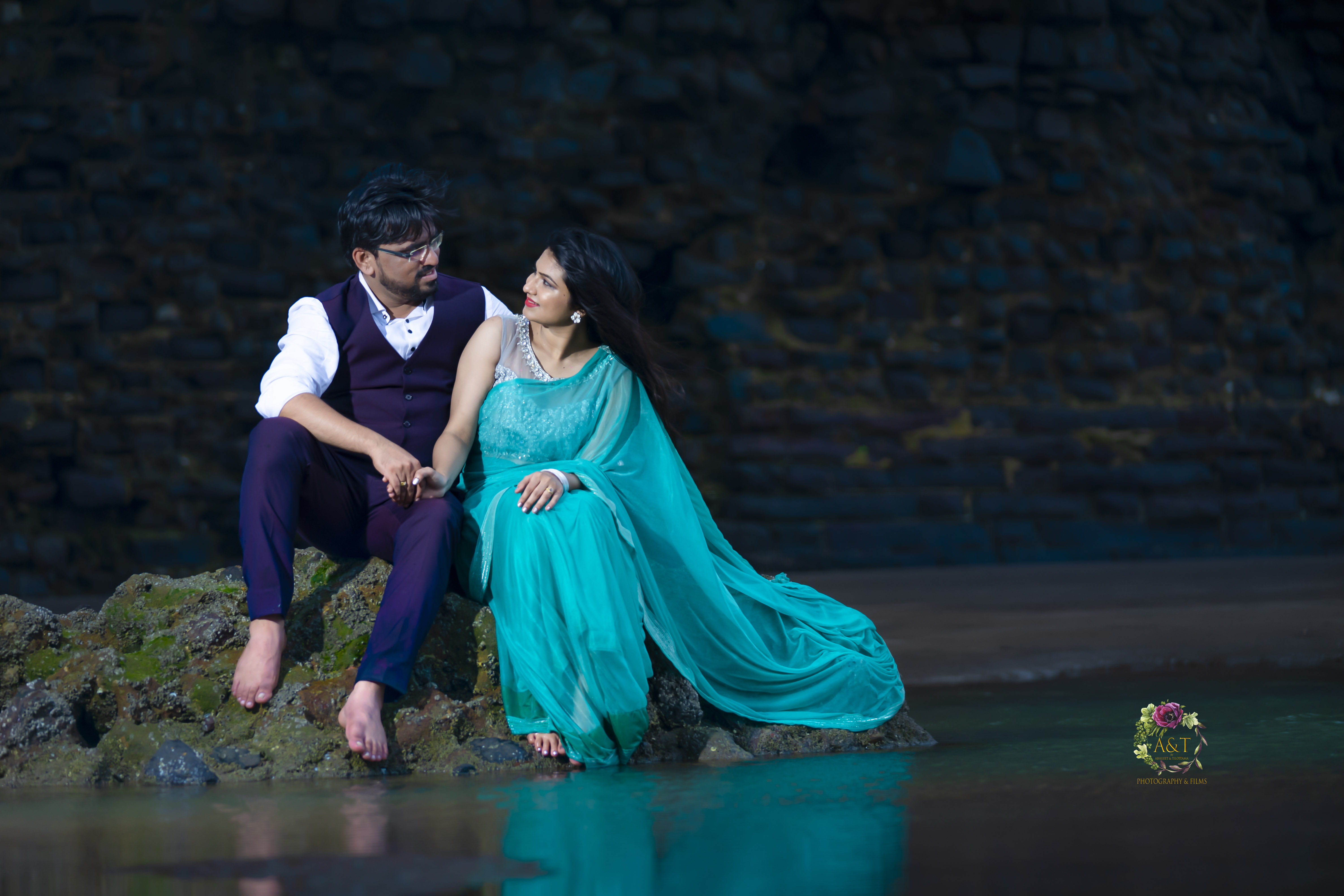 Intimate Pre-wedding Photographs of Dr Rajani & Dr Umesh in monsoon 