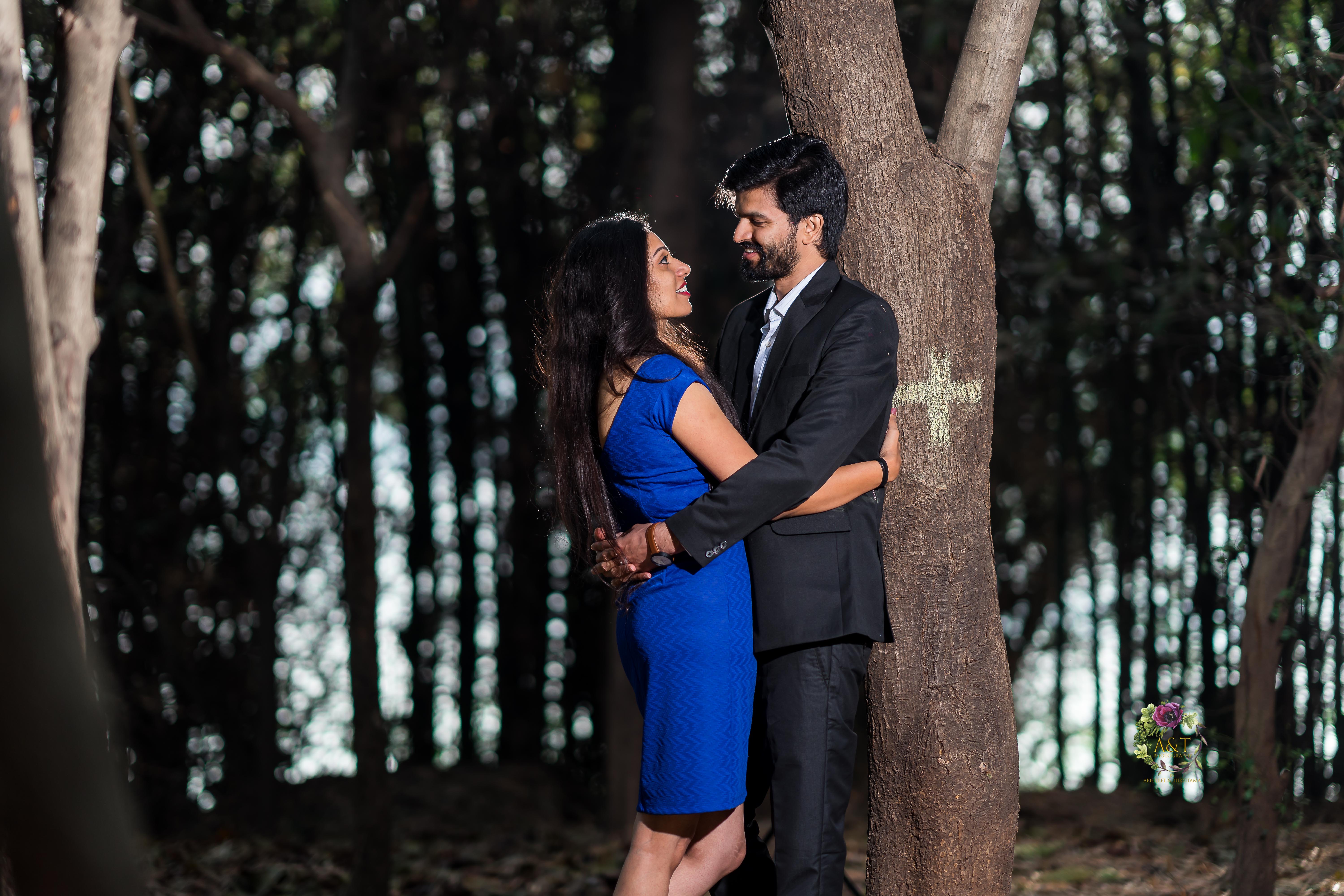 Heena-Vikas standing near a tree for their pre wedding photoshoot by top wedding photographer in pune