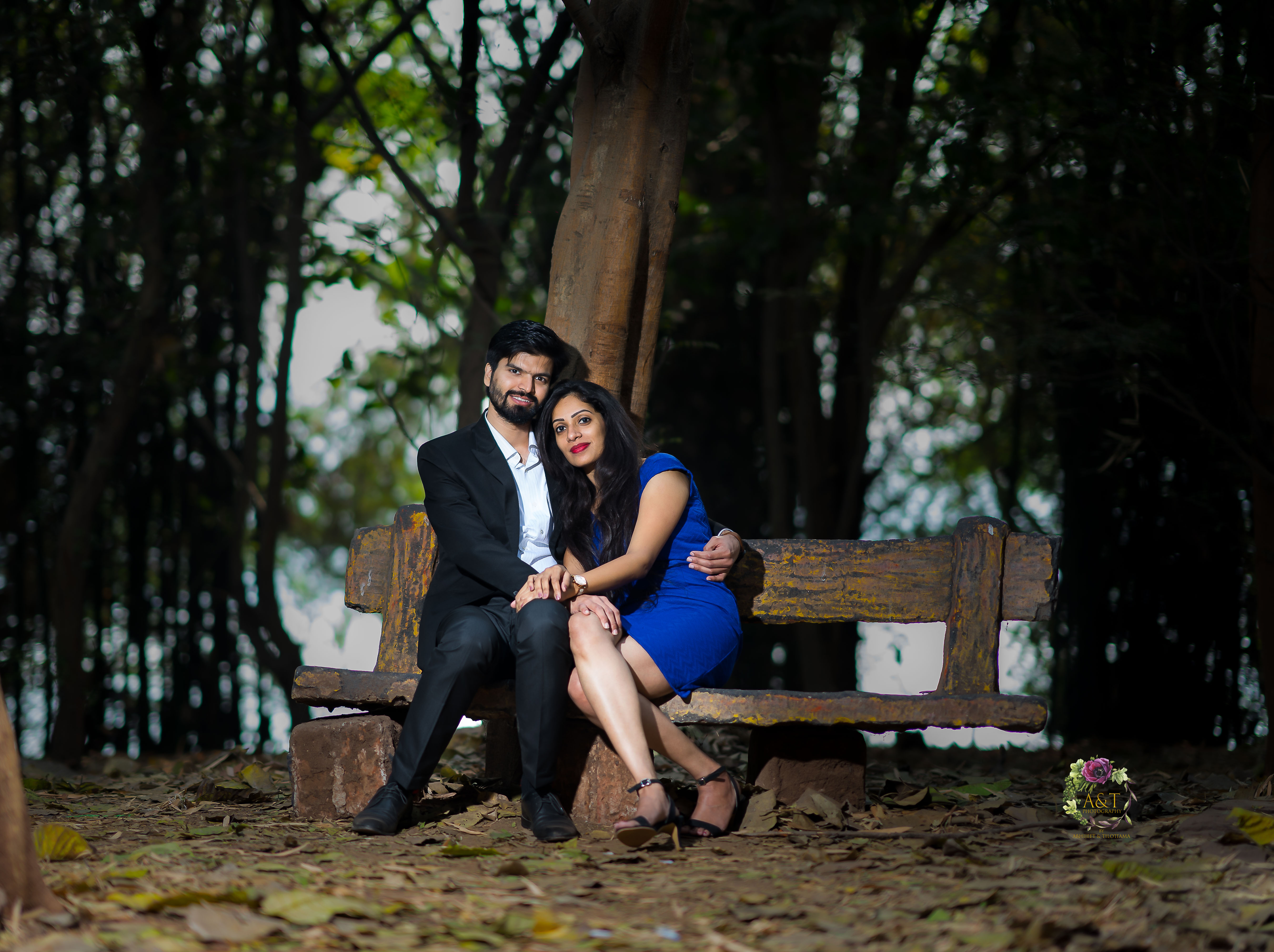Heena & Vikas Seating on a Bench at Pashan Lake for their Pre wedding photoshoot in Pune