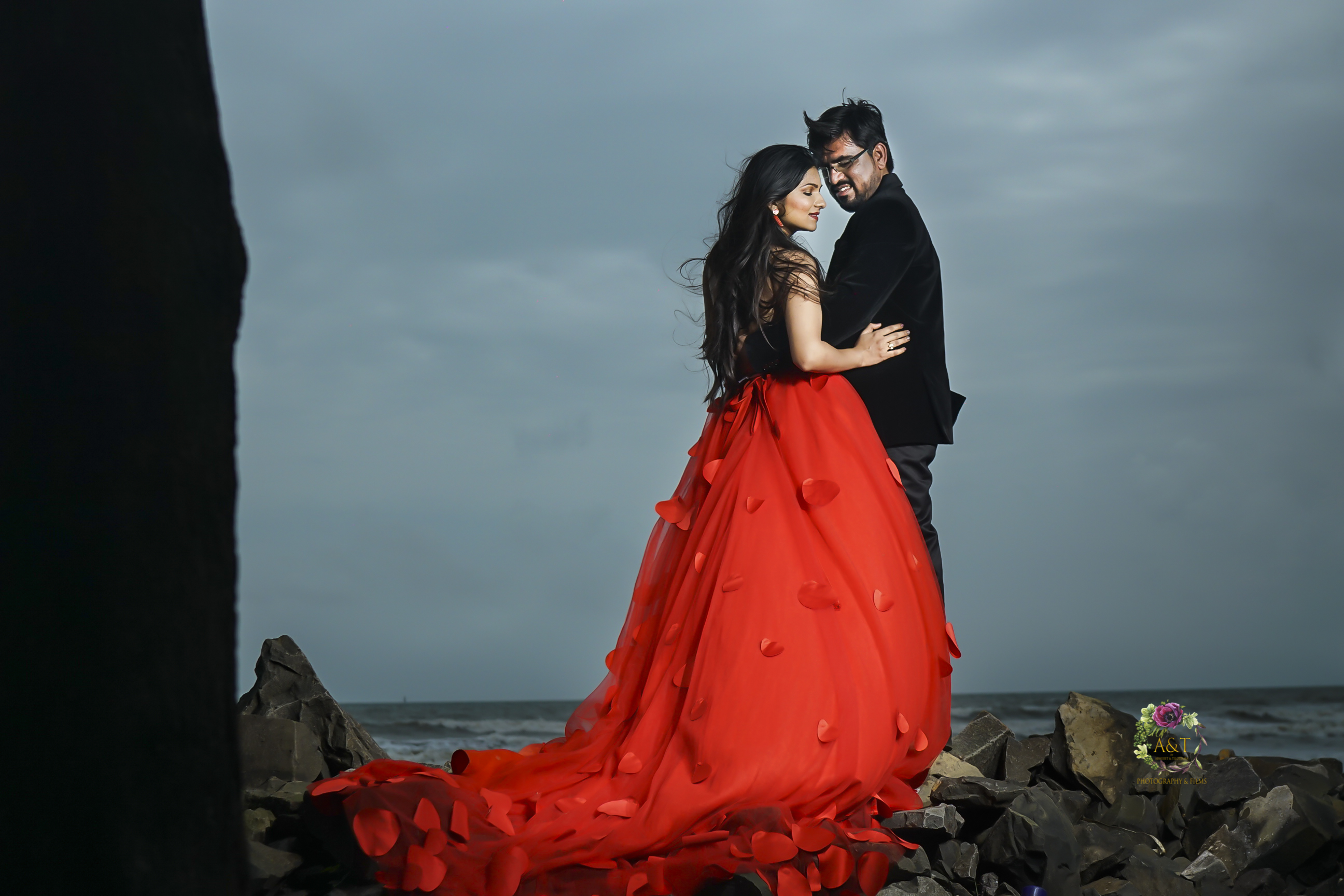 Romantic Pre-wedding Photoshoot of Dr Rajani and Dr Umesh at Sea Beach by Best Wedding Photographer in Pune
