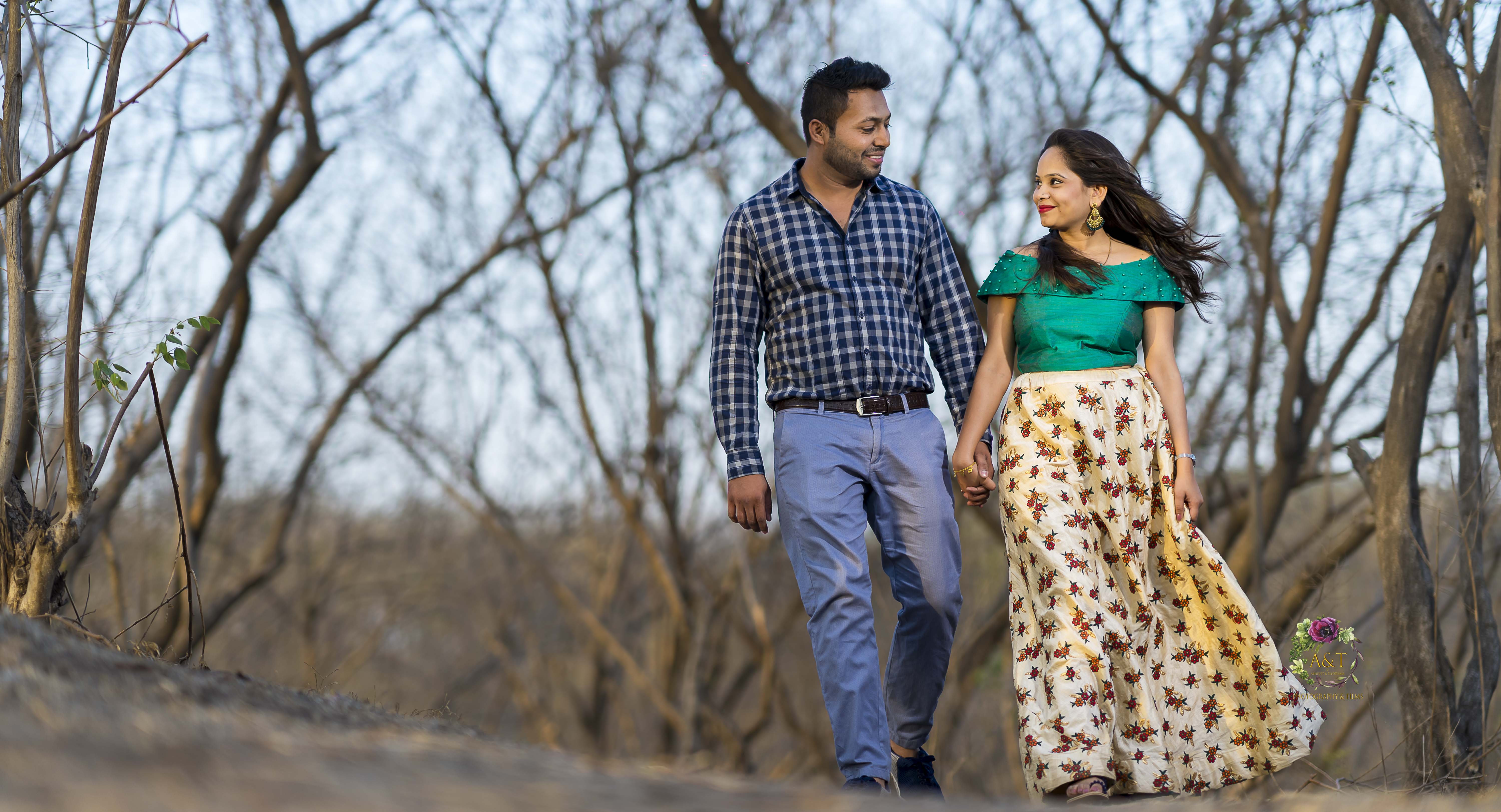 Pradip-Rupali19|Couple Walking Together For their Pre-wedding Photoshoot in Pune