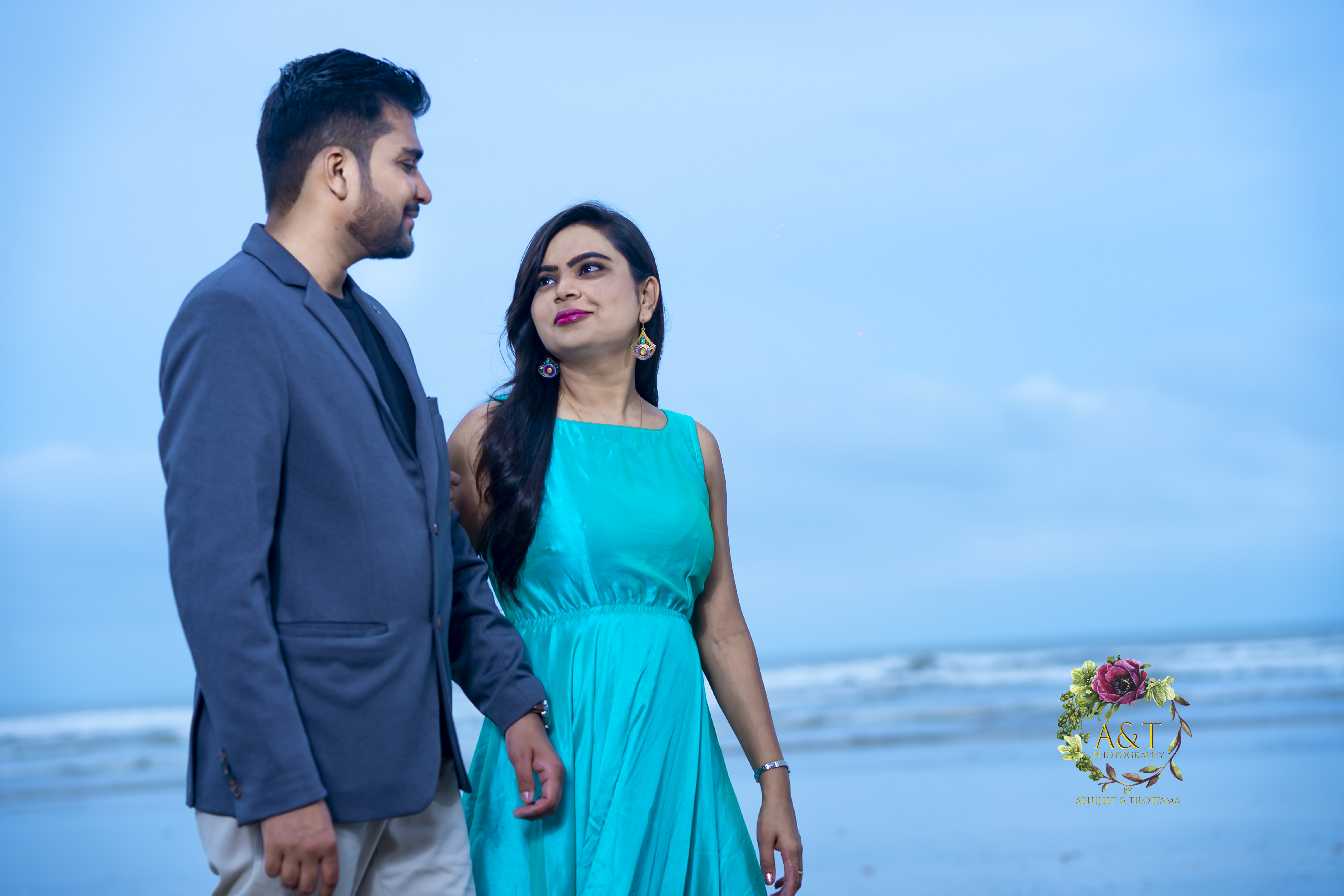 Monil & Vandana walking on beach in the beautiful outfits|Shot clicked by best pre-wedding photographer in Pune