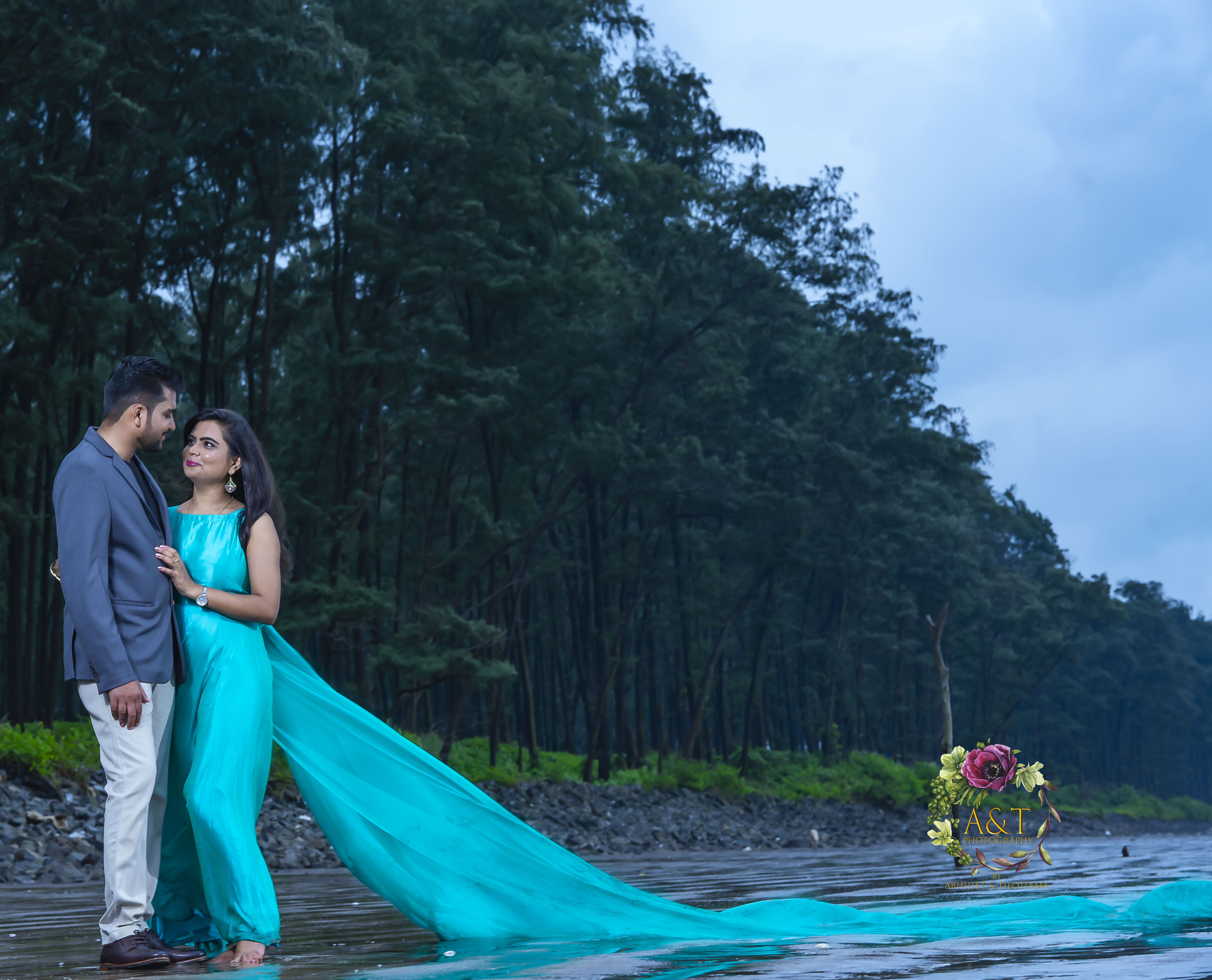 Monil & Vandana's Couple Photoshoot by best pre-wedding photographer in Pune