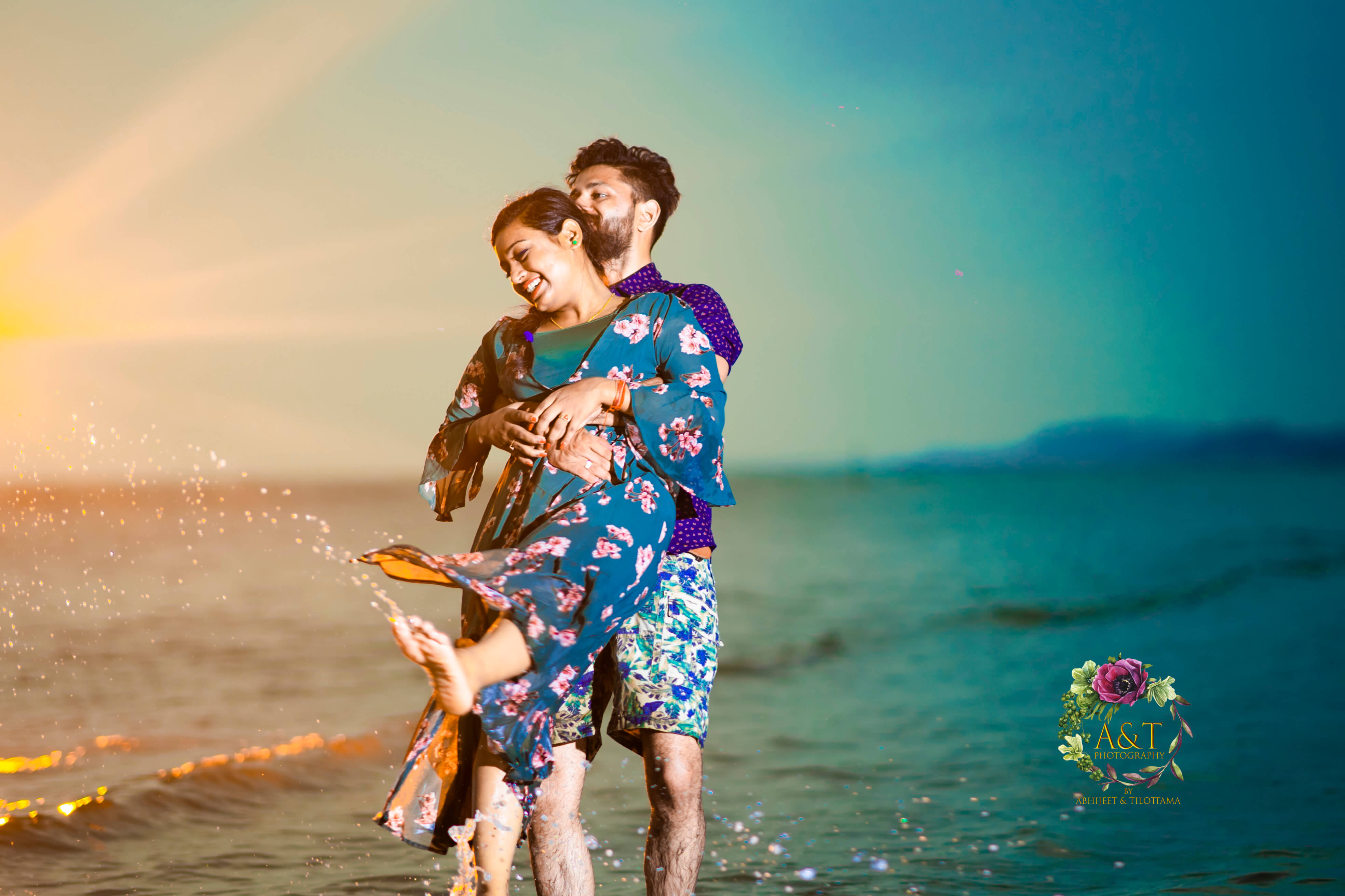 Pre Wedding poses: Try to lift up your partner in beach 