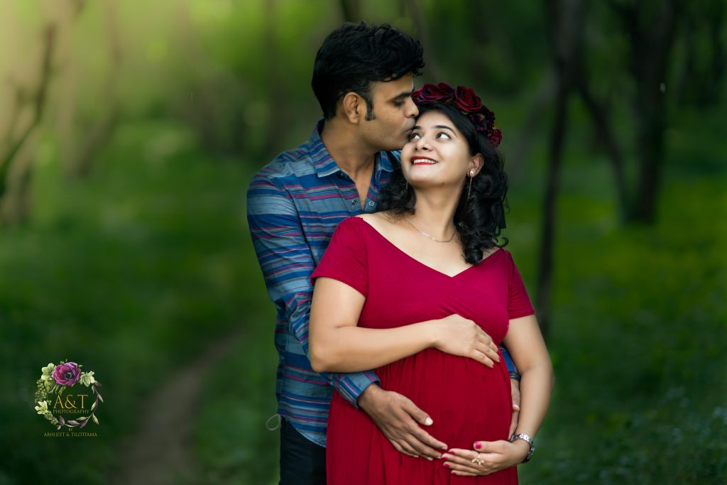Anjali Maternity Photoshoot in Pune with the help of Best Photographers.