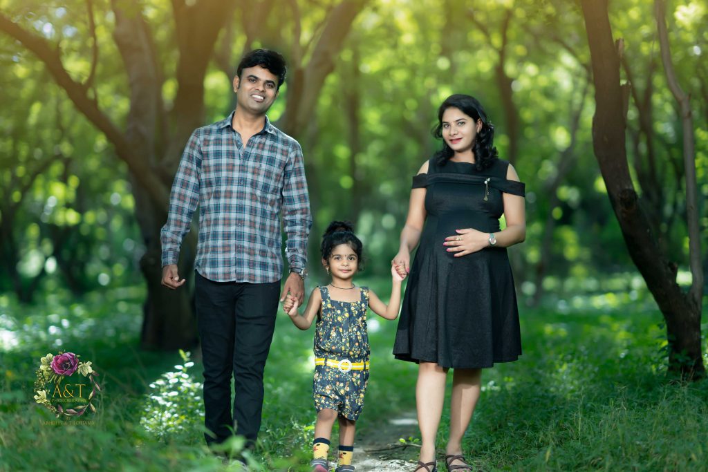 Anjali and her family all were trying to solemnize this spectacular moment at Maternity Photoshoot in Pune.