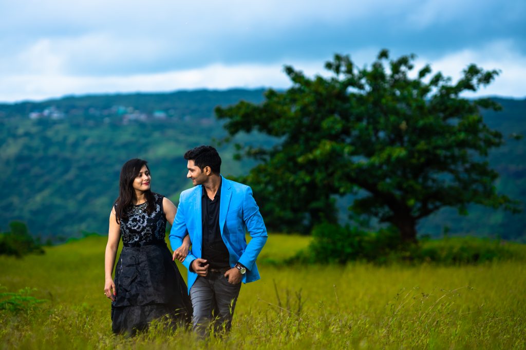 Sumit & Archana were enjoying their Pre-Wedding Photoshoot at the heights of Mountains.