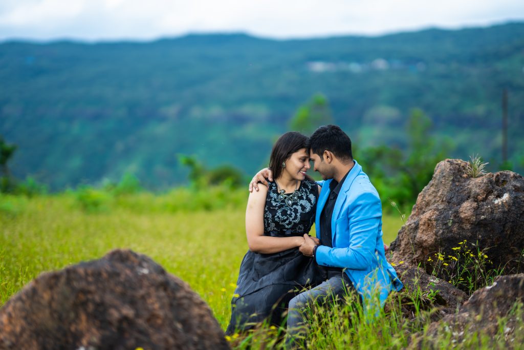 The most Romantic pose of Sumit and Archana during their Pre-Wedding Photography in Mahabaleshwar