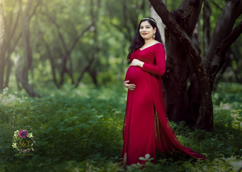 Kartiki's stamina was loaded at her Pathetic Maternity Photoshoot in Pune.