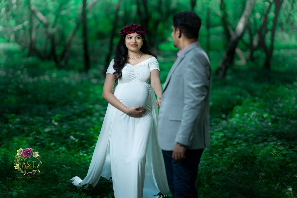 Kartiki was glad to see her husband's endless love for her during her Maternity Photoshoot in Pune.