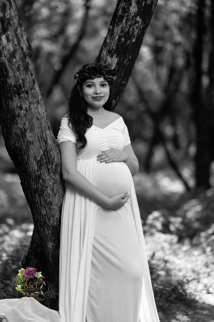 Beautiful Black & White click of Kartiki at her Maternity Photoshoot in Pune.