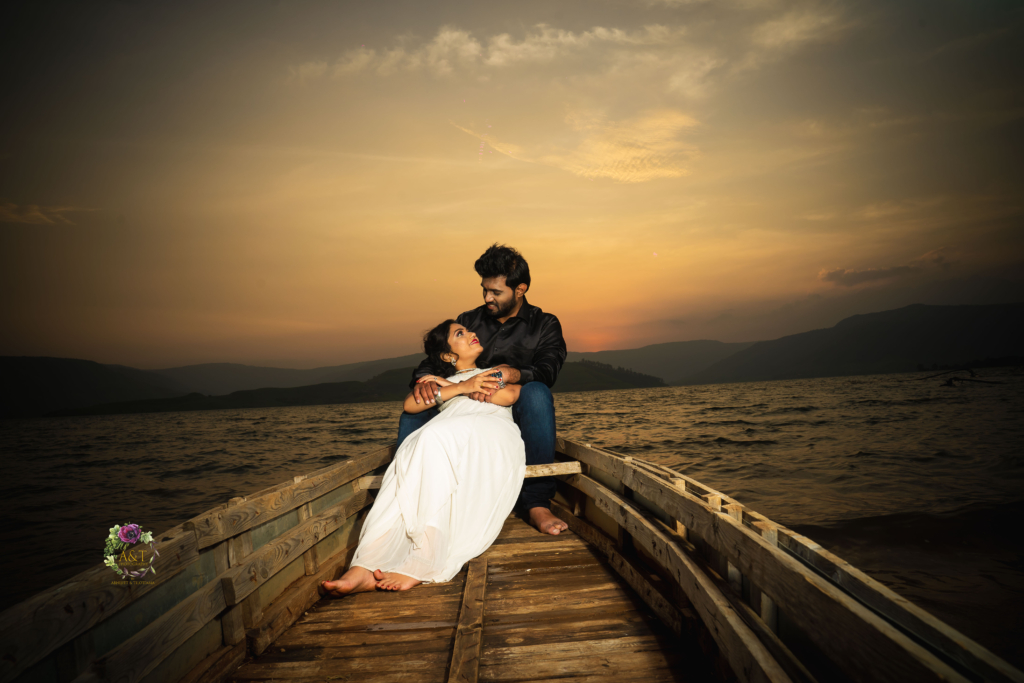 Beautiful Sunset Pre-wedding Picture By Best Pre-wedding Photographer in Pune