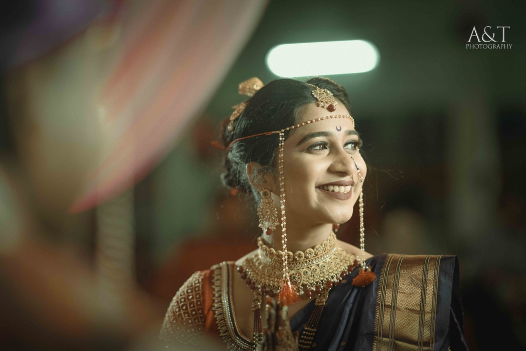 Maharashtrian bridal photographed by wedding photographer in Pune